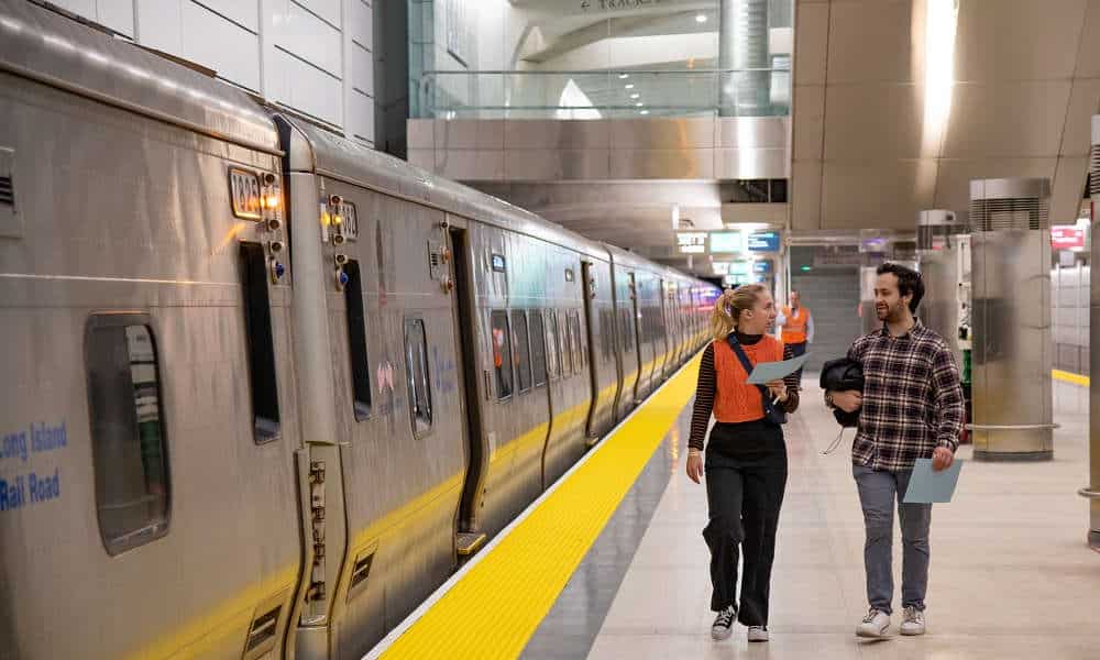 L.I.R.R. Service to Grand Central Begins at Long Last - The New York Times